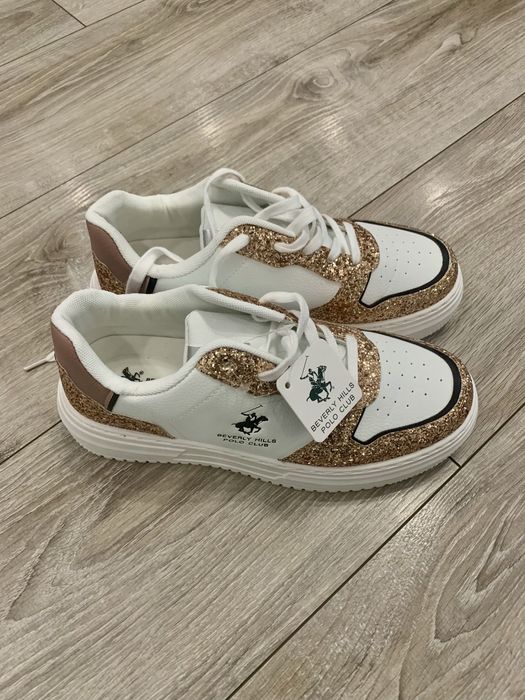 Adidasi polo de vanzare