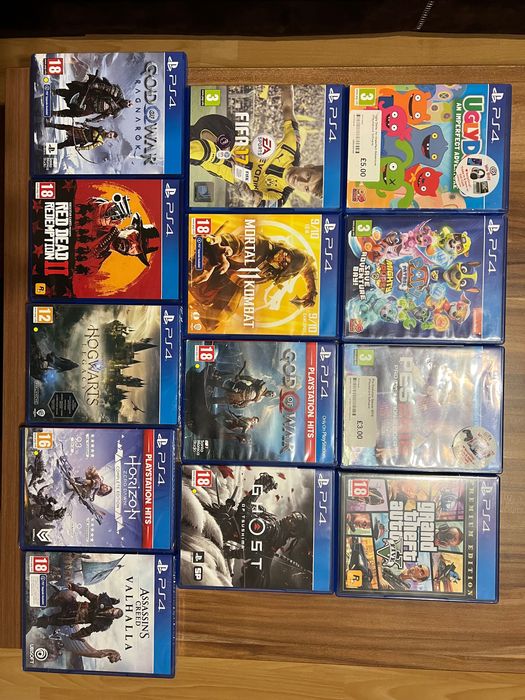 PlayStation 4 с два джойстика и игри