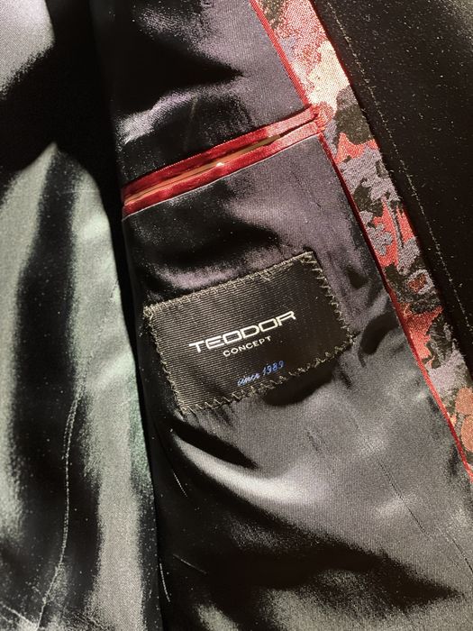 Мъжко сако Teodor, размер 50 M / L, червено флорален мотив, като ново