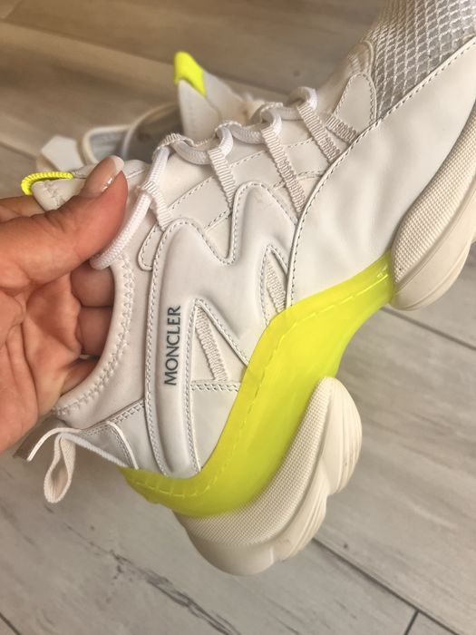 Moncler marimea 37,5