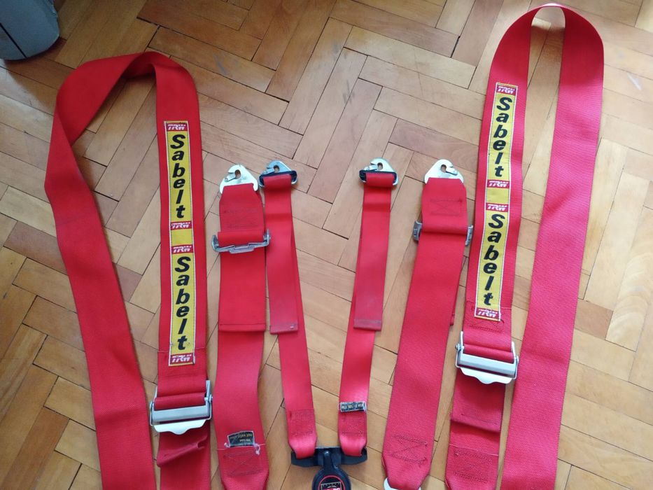 Спортни колани за кола