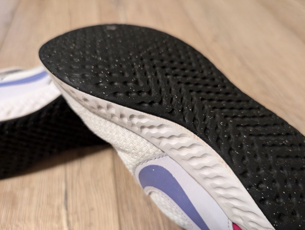 Маратонки Nike Revolution