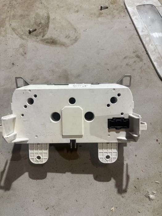 Mazda 5 2007 година Панел управление климатик