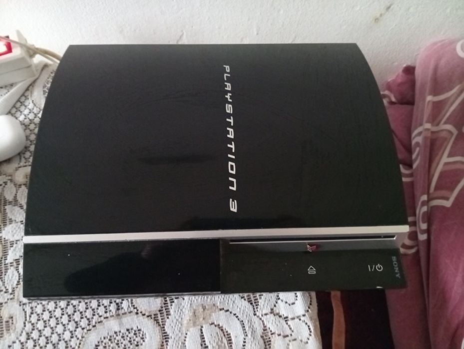 Vând PlayStation 3