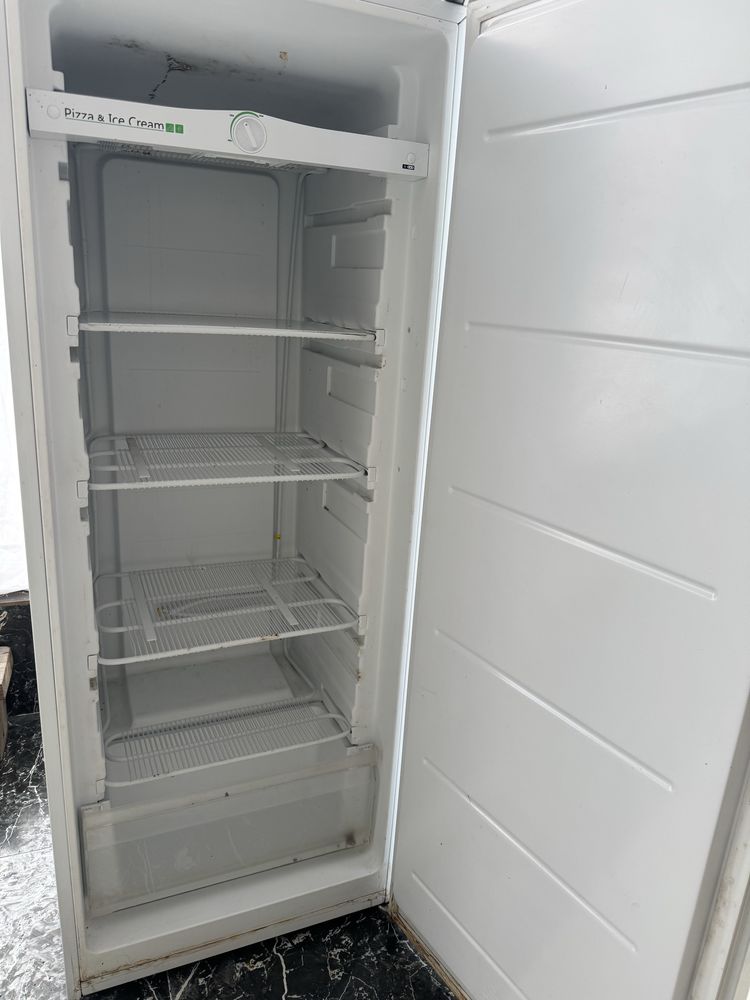 Продается морозильник Midea