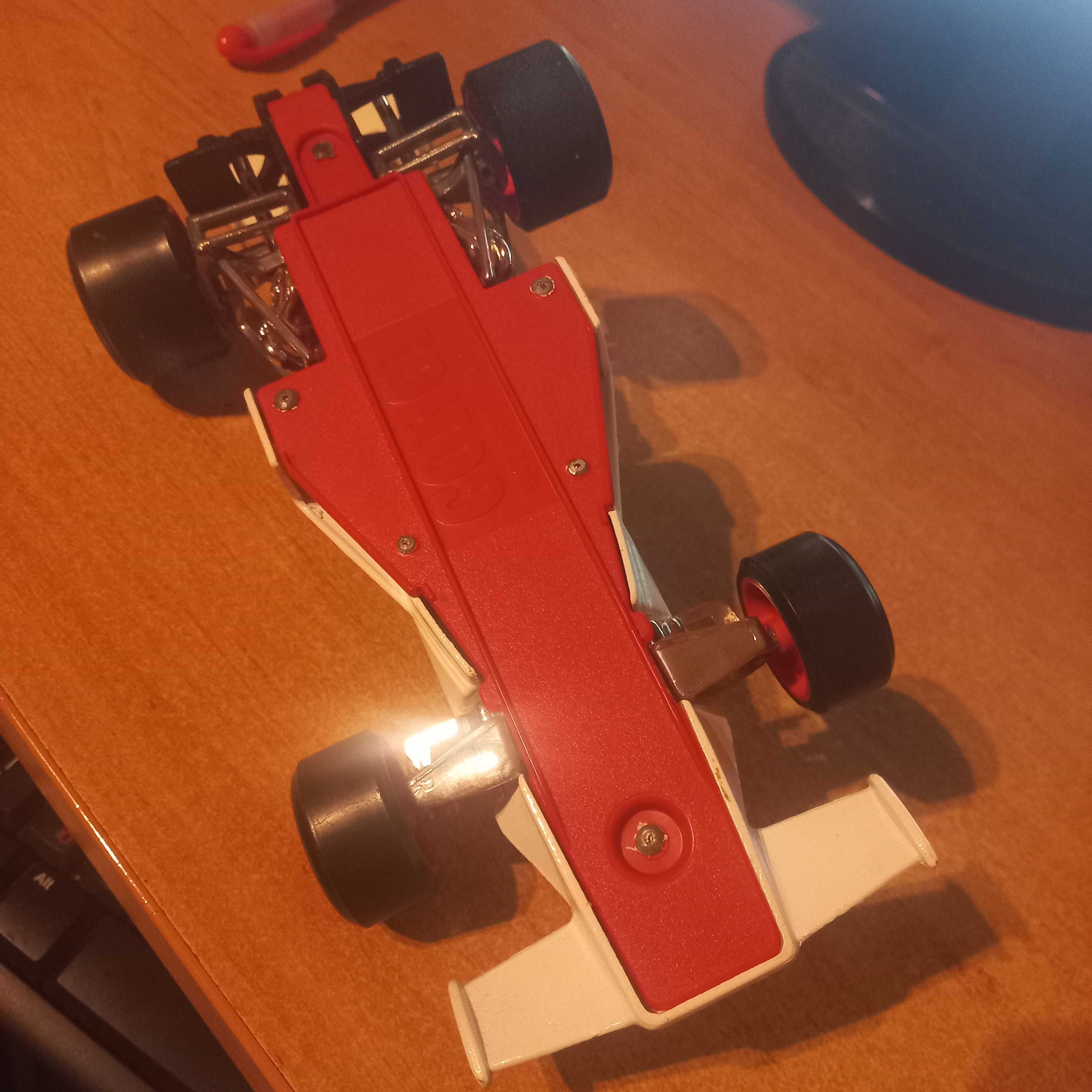 Продавам колекционерска кола Mclaren M32B F1