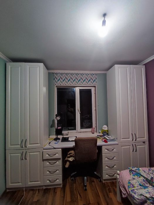 Два шкафа со столом для подростков