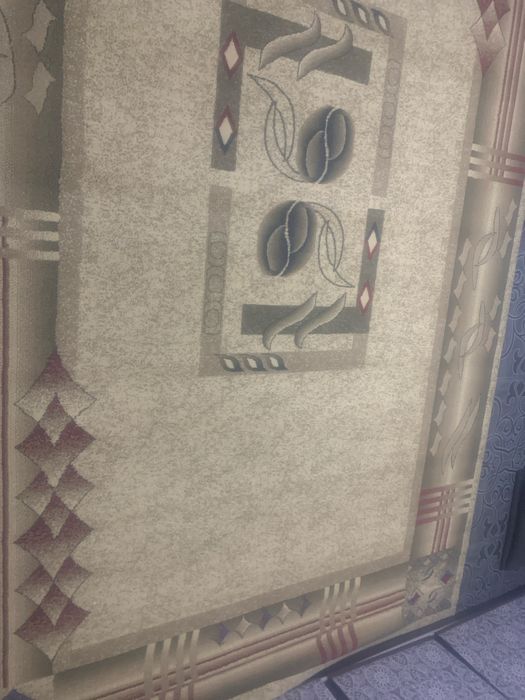 Продается ковер в хорошем состоянии