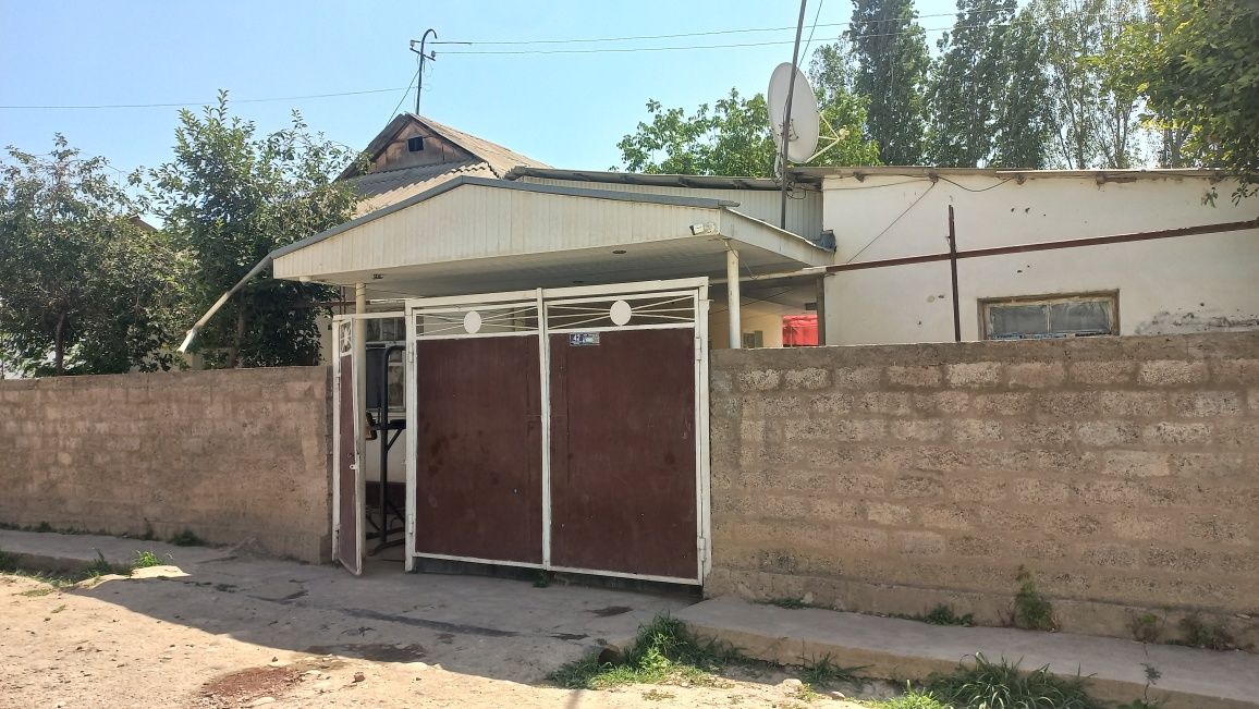 Уй сотилади, платина. Бустонлик тумани мол бозор якинида. Абайда.