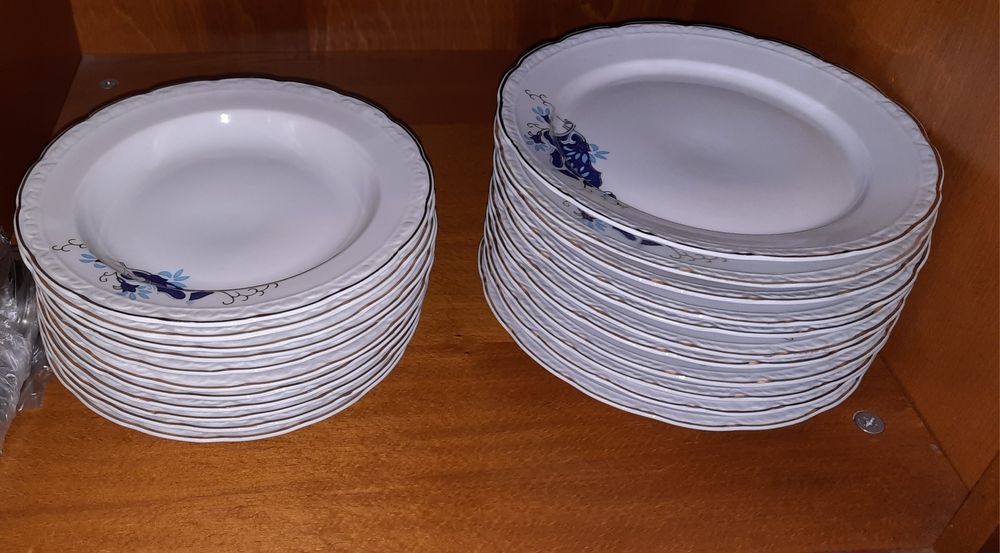 67  piese , porțelan, 12 persoane
