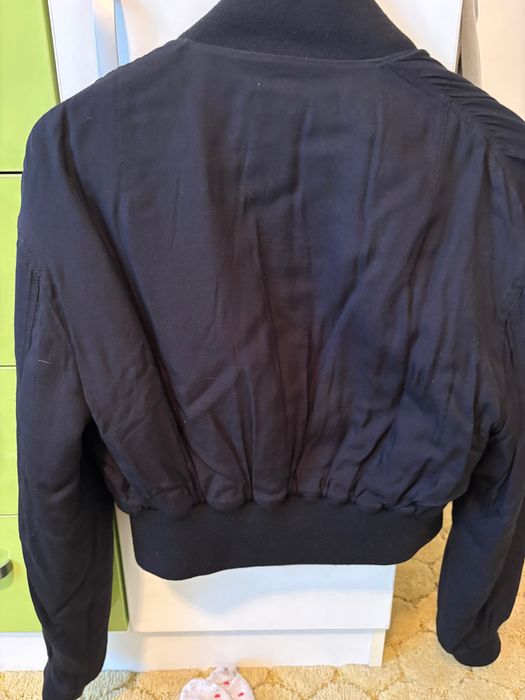 Bomber captusit pana in talie Miu Miu