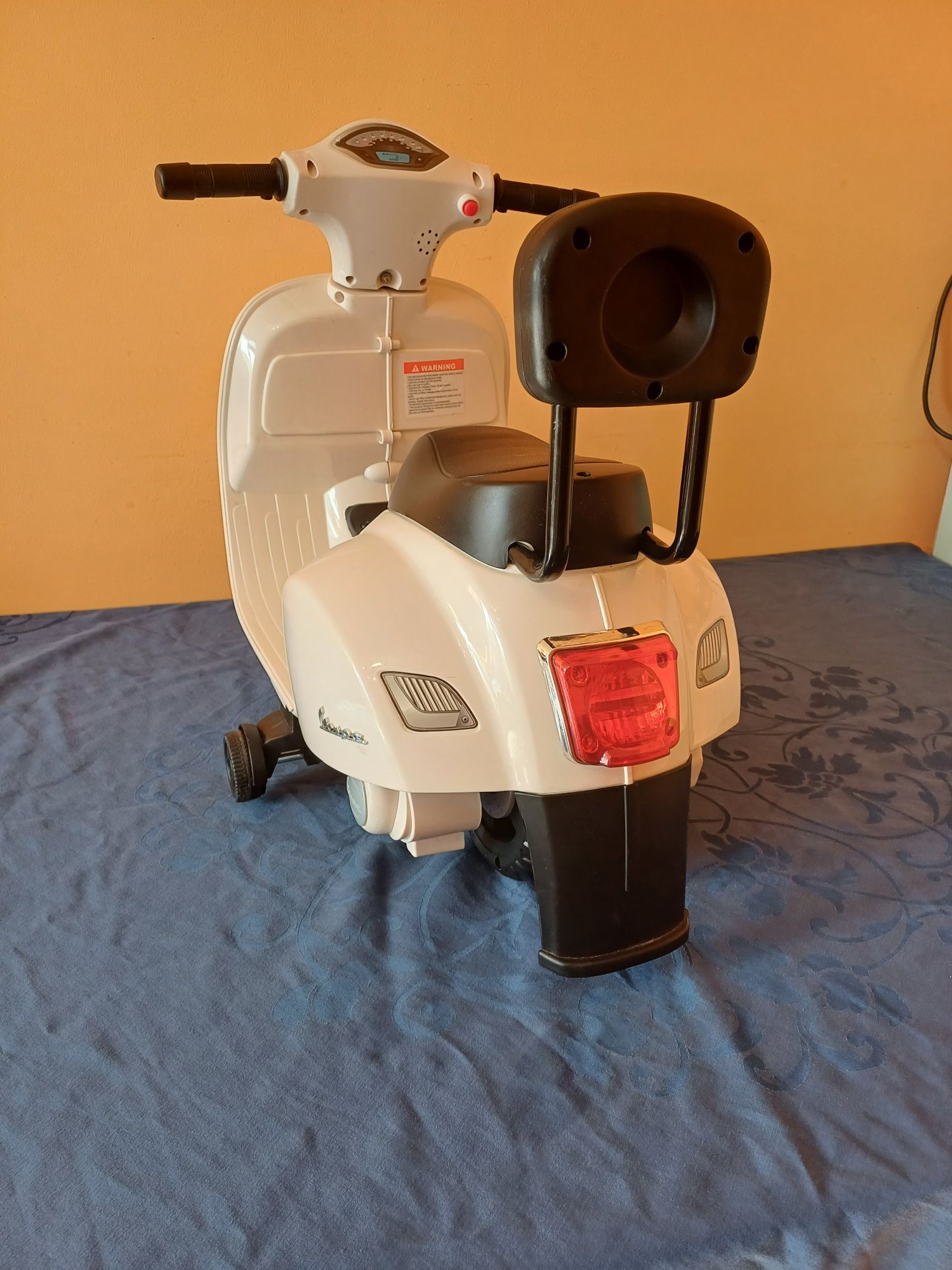 VESPA  Детски Акумулаторен Мотор, Електрически Скутер за Деца