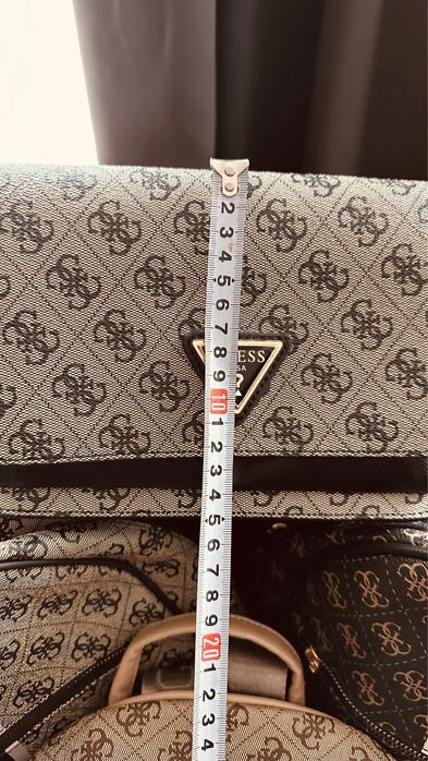 Раници и чанта Guess
