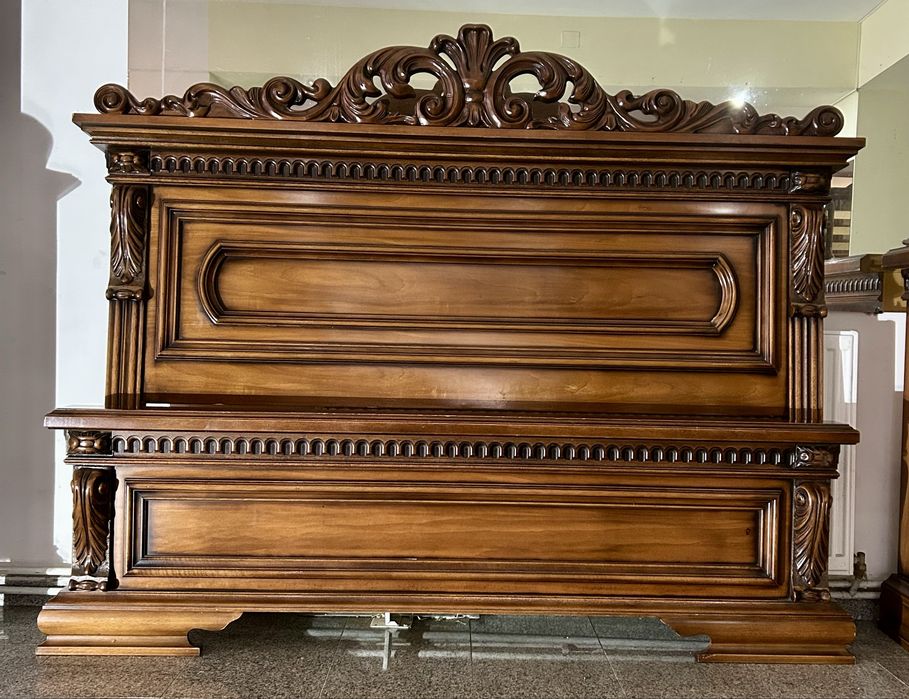 Mobilier dormitor din lemn masiv