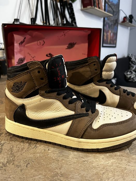 Nike x Travis Scott Air Jordan 1 Обувки