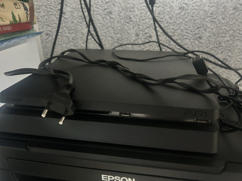 Продается ps 4 slim 1 tr
