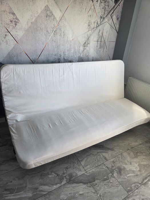 Canapea extensibilă de 3-4locuri 70x200,sau 140x200se vinde fara perne