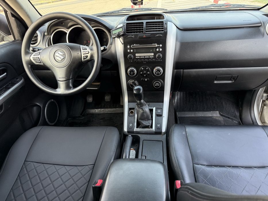 Suzuki vitara - 1,9 - 6 tr - 4x4 / 4x2 la buton - intermediar blocabil