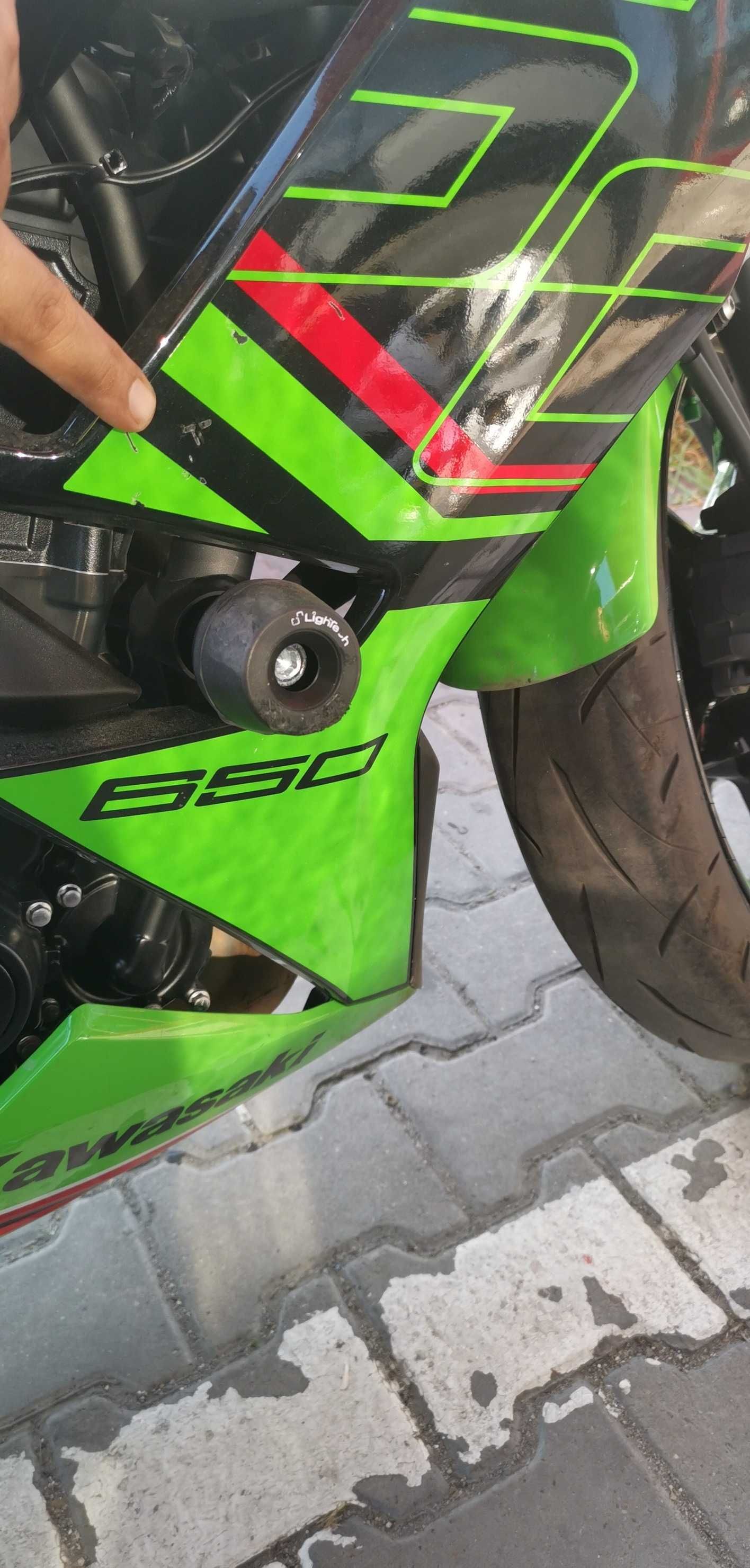Se vinde Kawasaki Ninja 650 2024, doar 8000 km