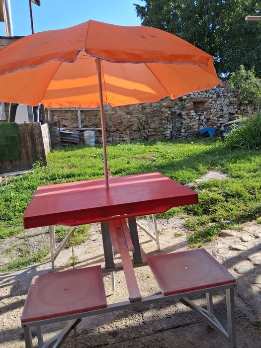 Umbrela plus măsuță plus banci