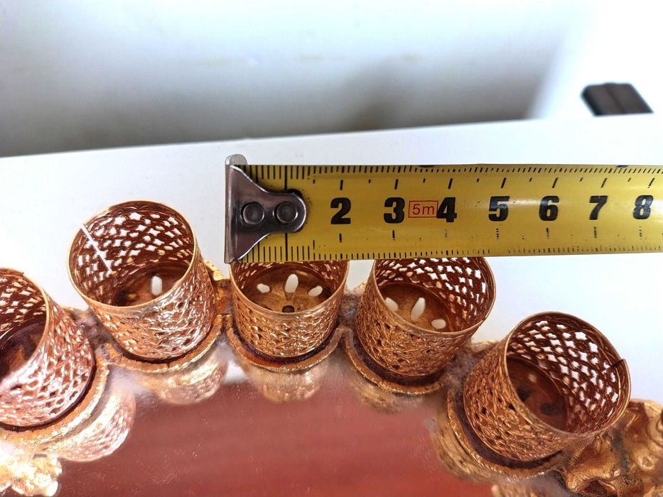 Прекрасна Позлатена Поставка За Червила