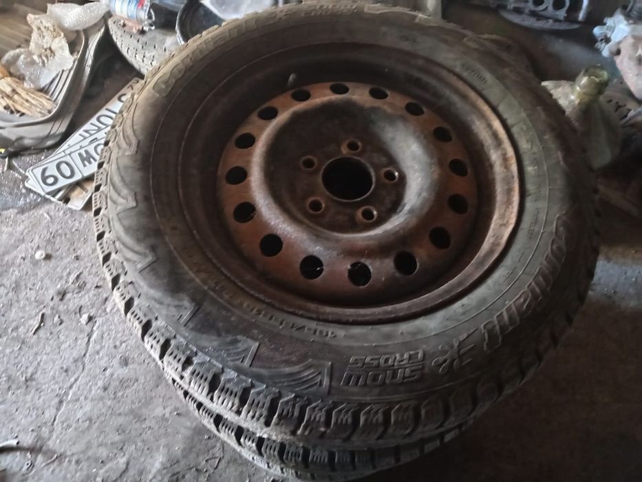 Продам зимние шины на дисках.