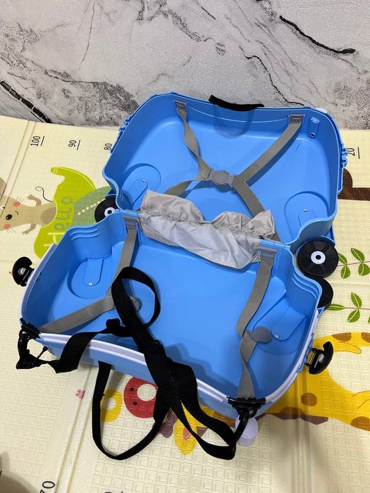 Чемодан детский продается