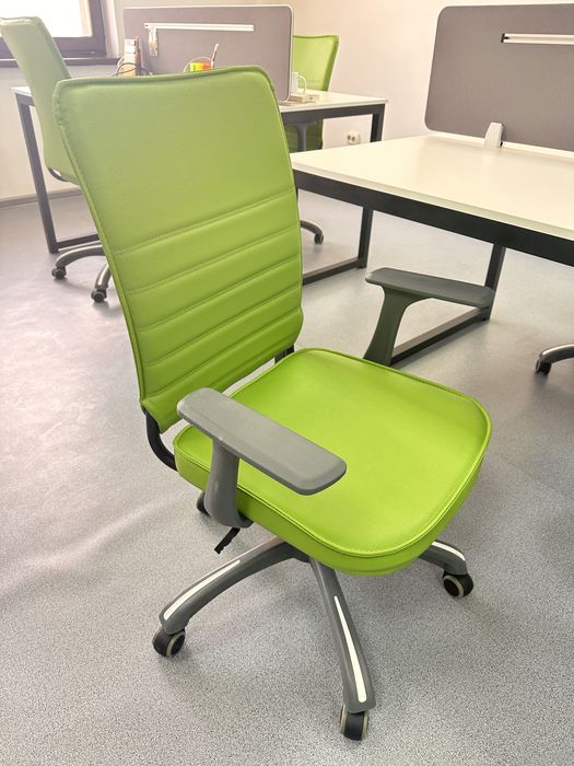 Стулья в офис кожанные