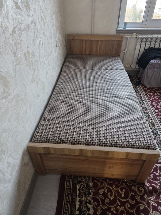 Уголок ва кровать сотилади