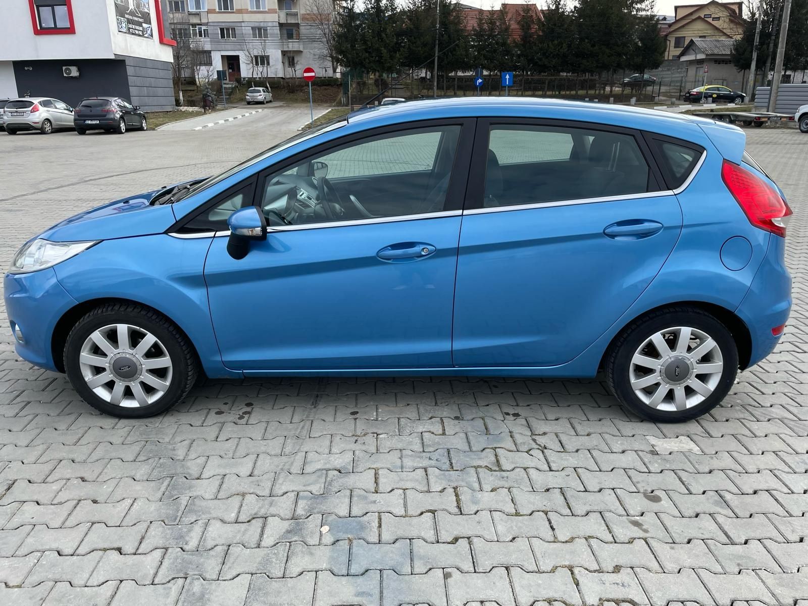 Ford fiesta 1,6Diesel 2009   pret 3400 Eeuro