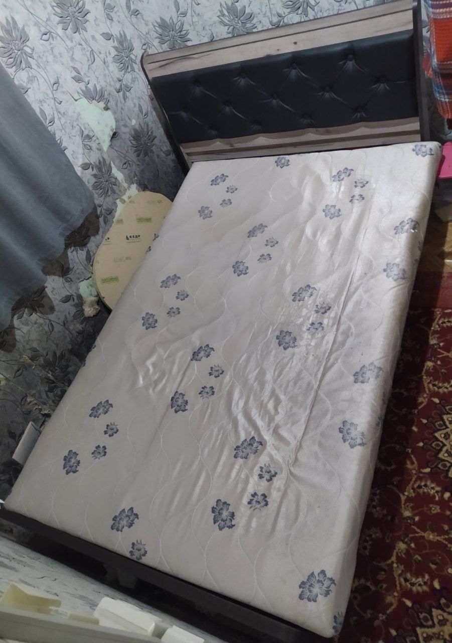 Продам двухспальный 120×180 с матрасом