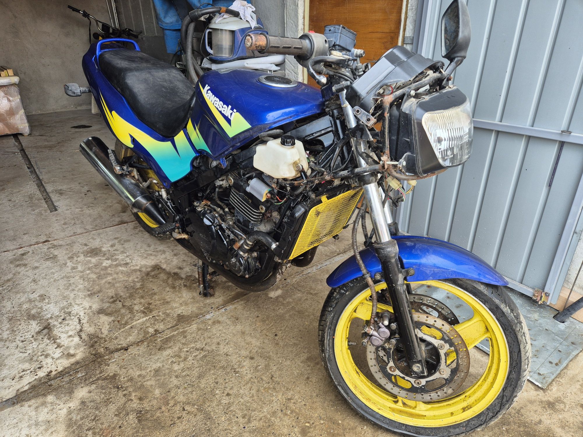 Moto Kawasaki GPZ 500cmc acte valabile