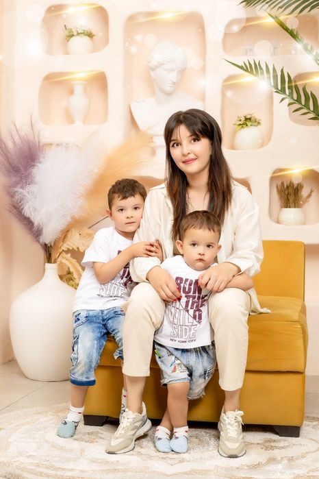 Уютная семейная фотосессия в студии.