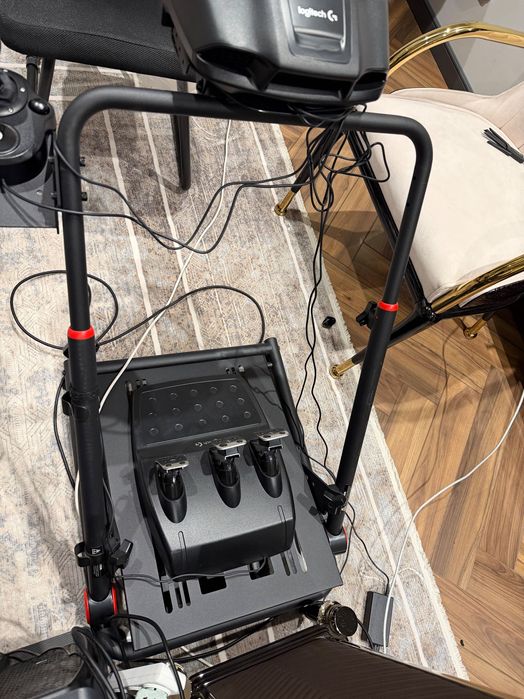 Игровой стол для крепления руль и передач