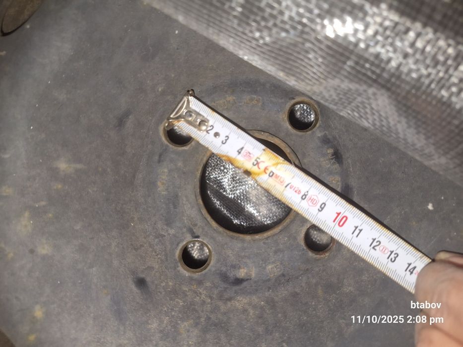 4 броя стари зимни гуми със стоманени джанти.
Размери 185/65 R15