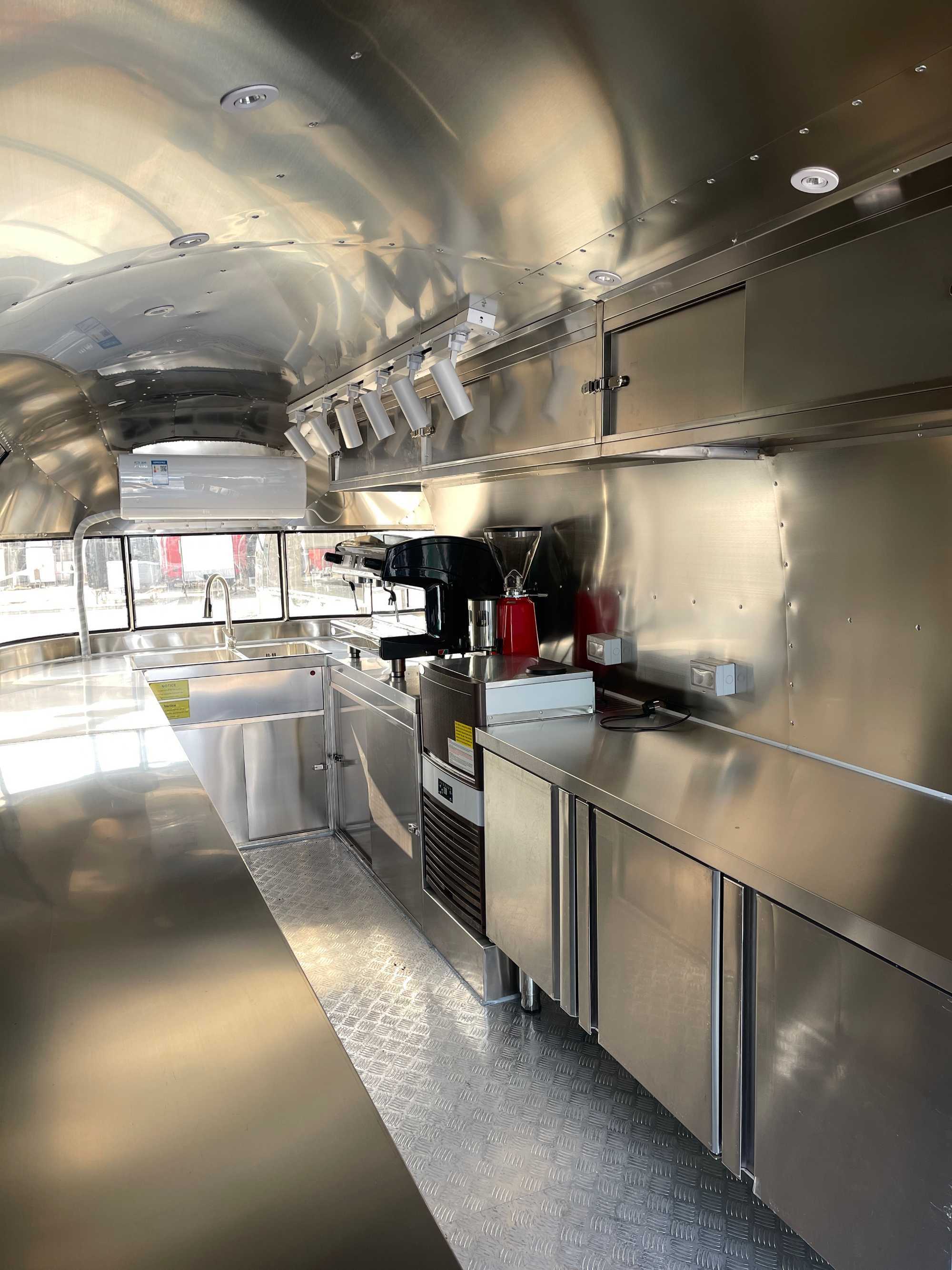 Каравана за бързо хранене- ремарке food truck