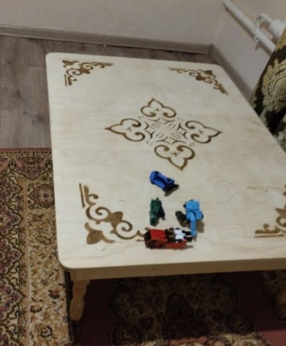 Стол деревянный в хорошем состоянии