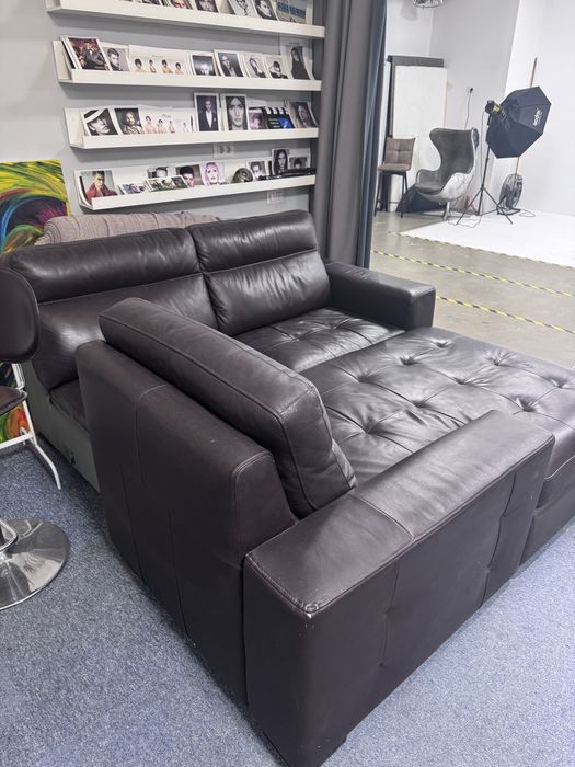 Vand canapea extensibila piele! Lungime 2.80 cm latime 1.80 cm ! Stare