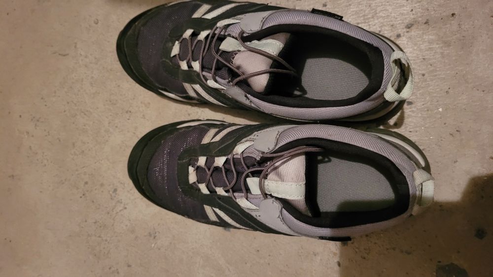 Pantofi treking, stare bună