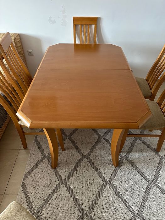 Маса и 6 броя кухненски столове