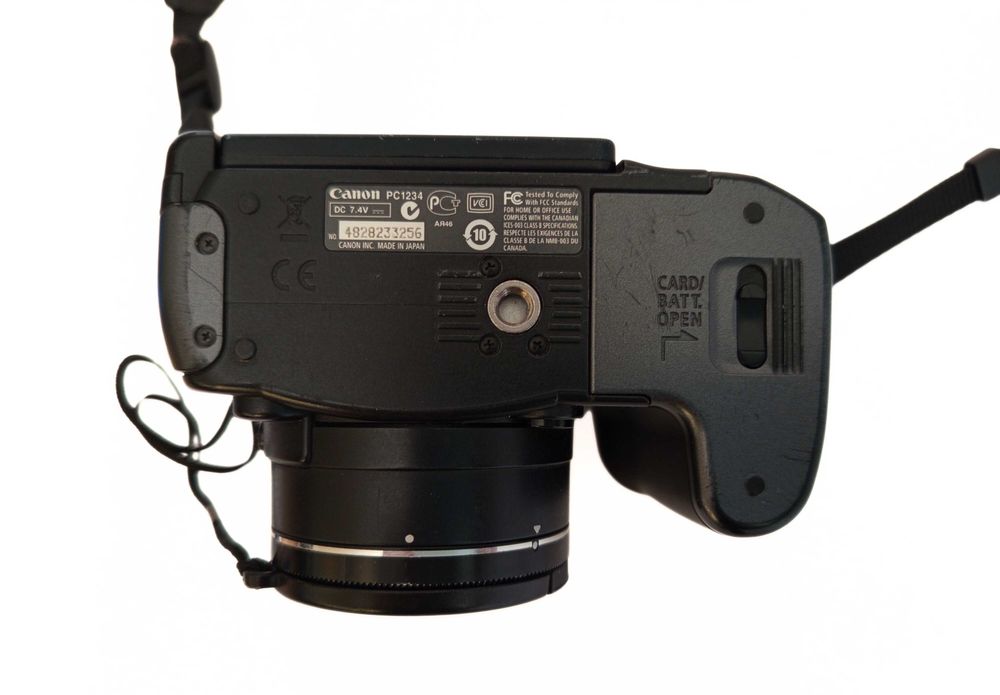 Фотоапарат с камера Canon PowerShot S5 IS Digital Zoom Camera и чанта