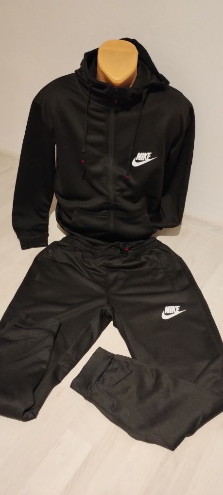 Oferta! Trening baieti Nike din 3 piese!