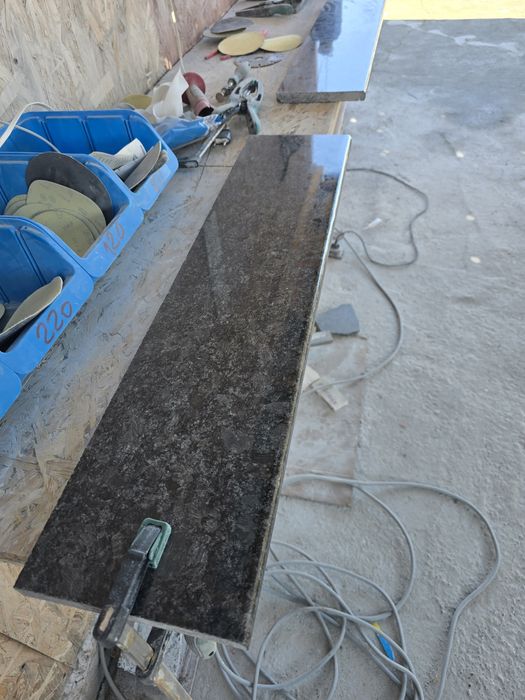 Glafuri, blaturi, trepte, pardoseli din marmură și granit la comanda