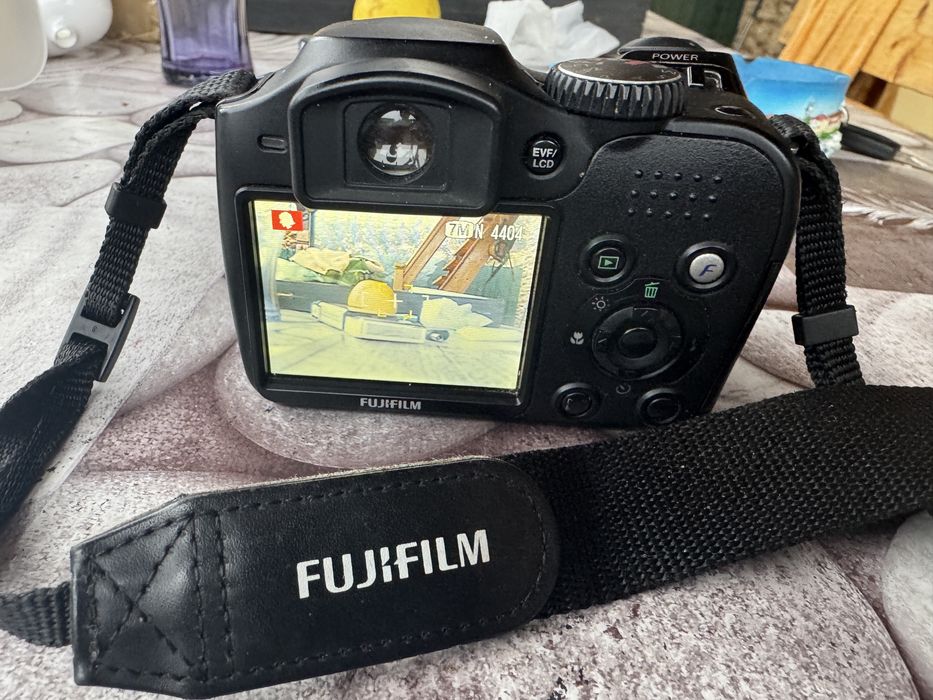 Aparat foto digital Fujifilm FinePix S5700
