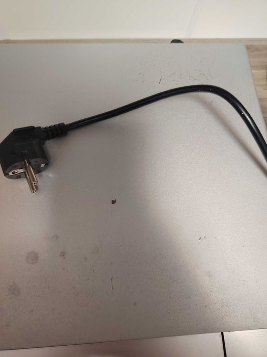 Vând cuptor  microunde