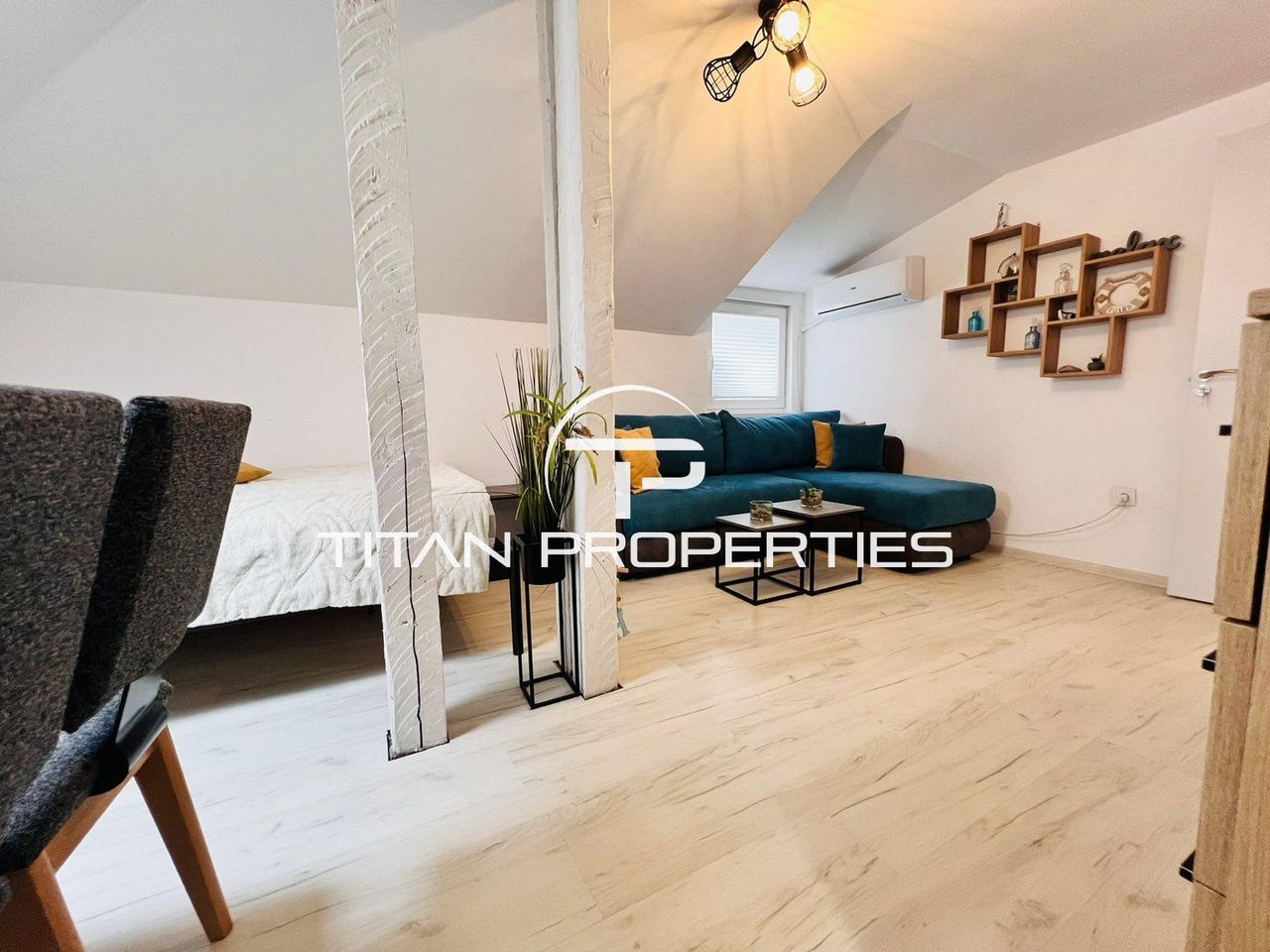 Дава се под наем Едностаен апартамент в Бургас, Център - 45 кв.м за 306 € - Снимка #1