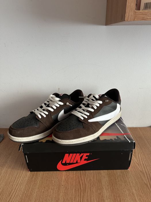 Jordan 1 Low Travis Scott