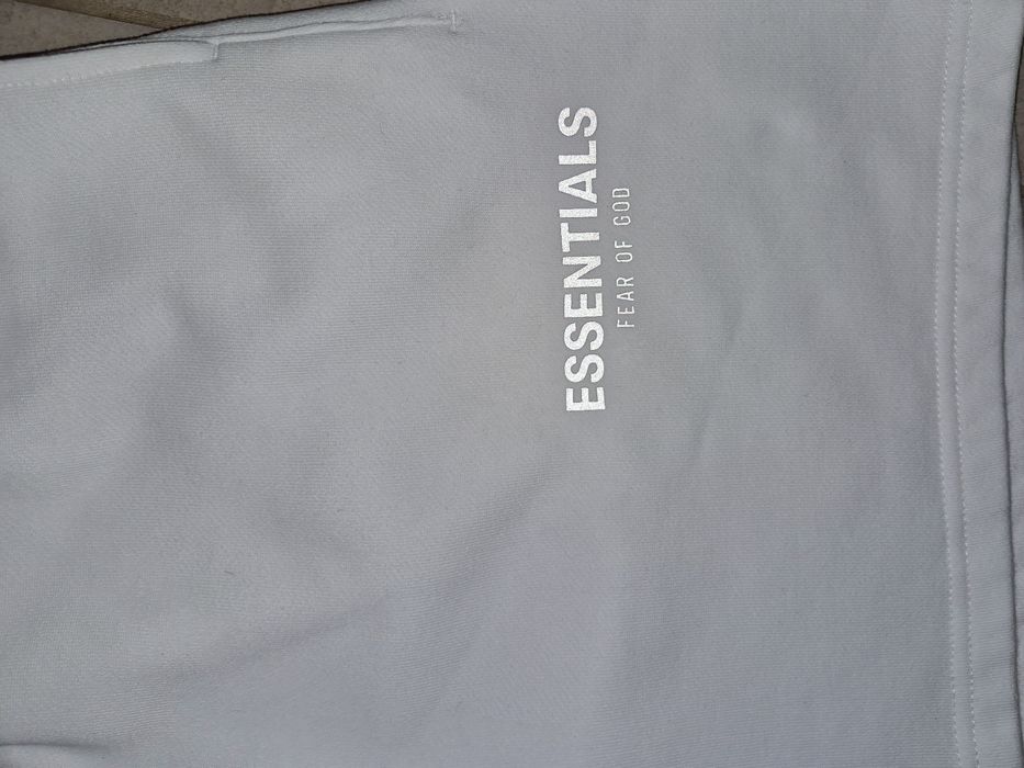 Pantaloni scurti-essentials