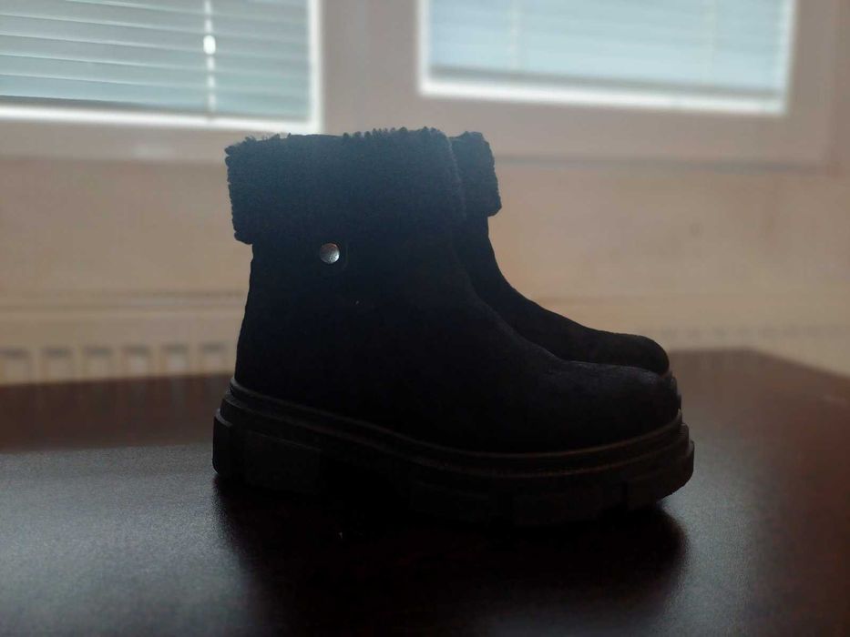Продавам зимни боти, неразличими от нови.