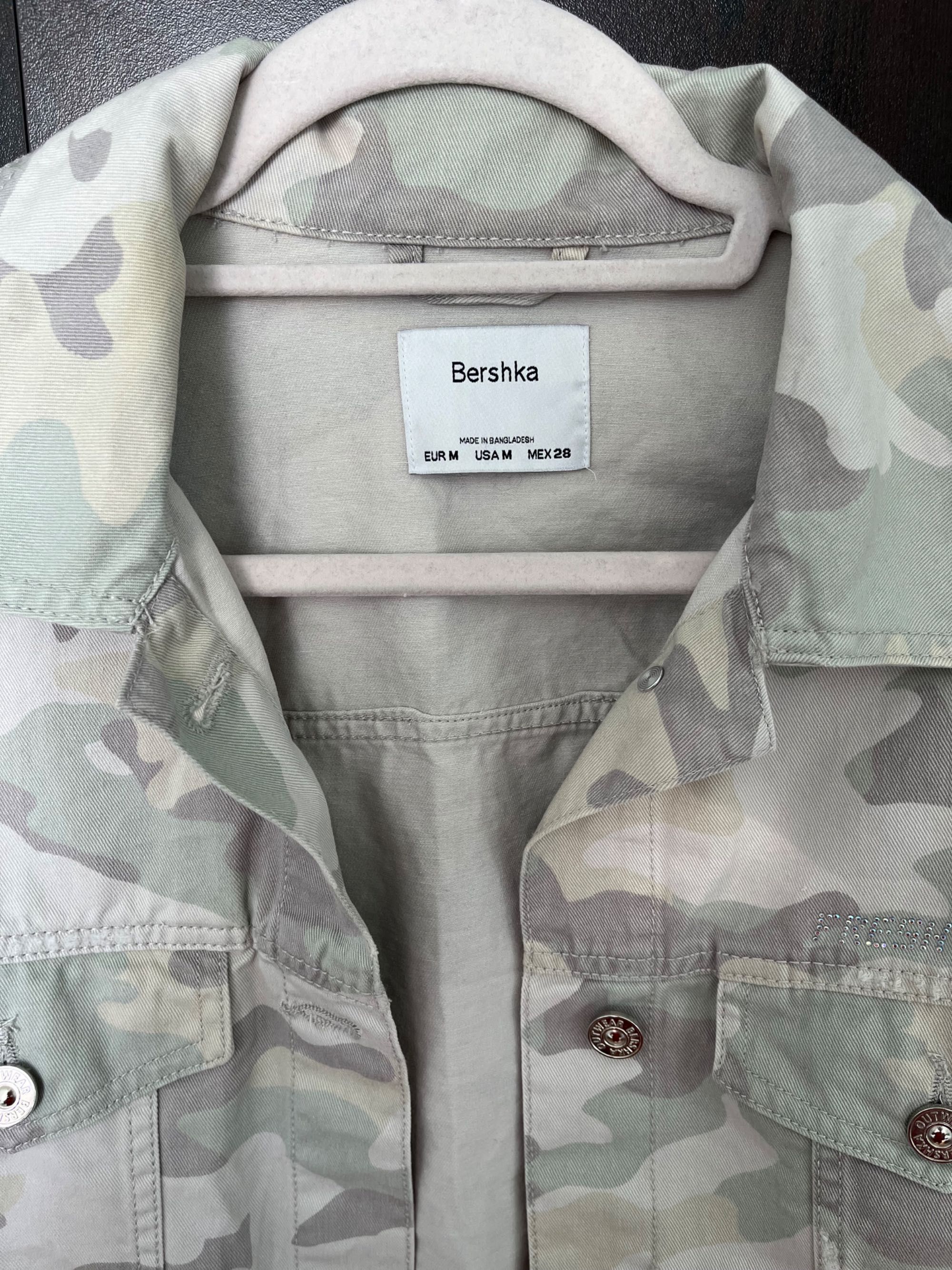 Дамско късо яке Bershka